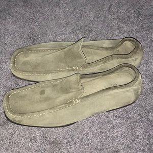 I’m selling a pair a slide in beautiful comfortable dress casual shoes